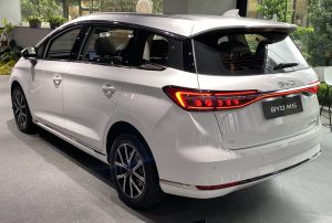BYD M6 2025