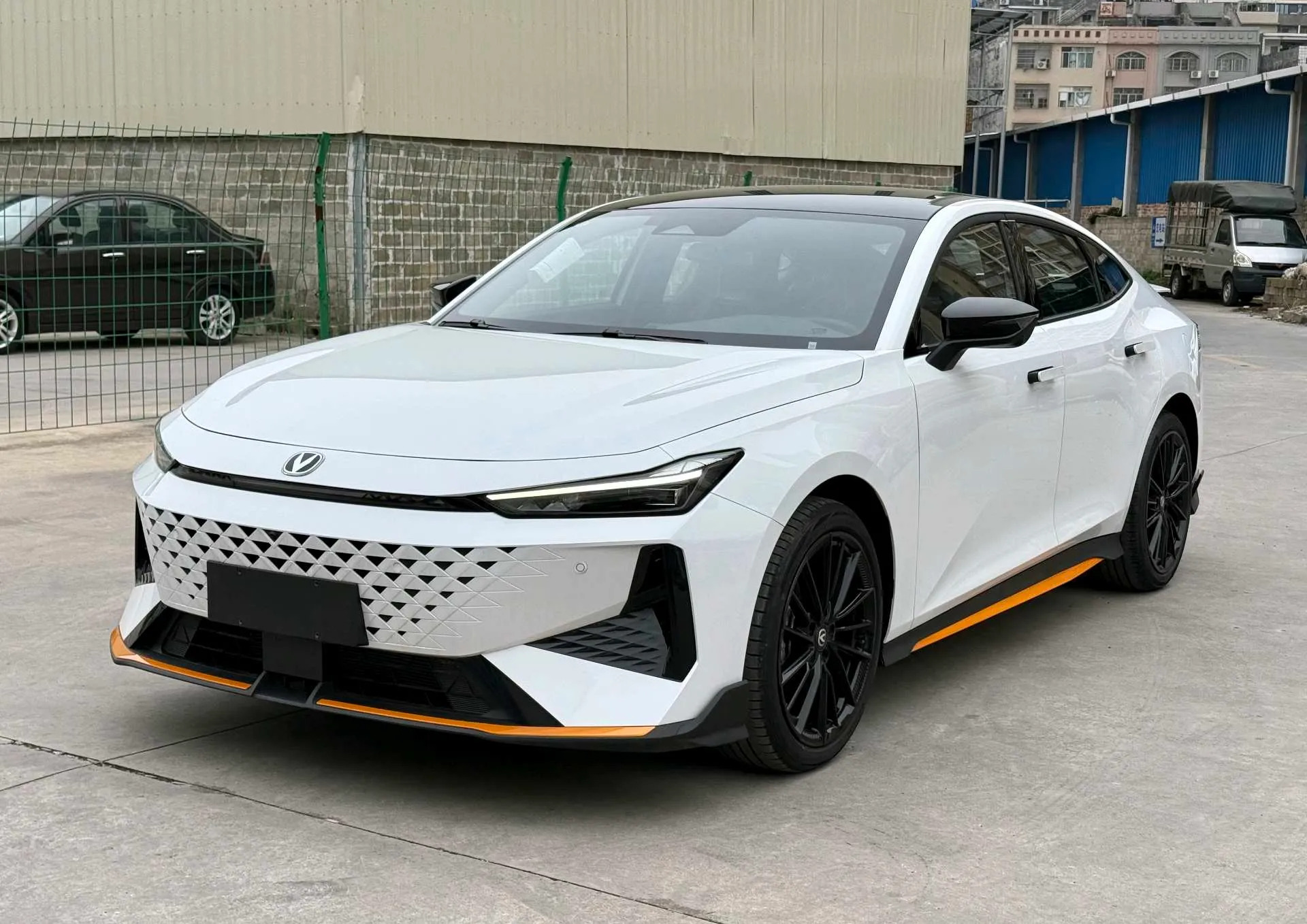 
								Changan UNI-V 2025 full									