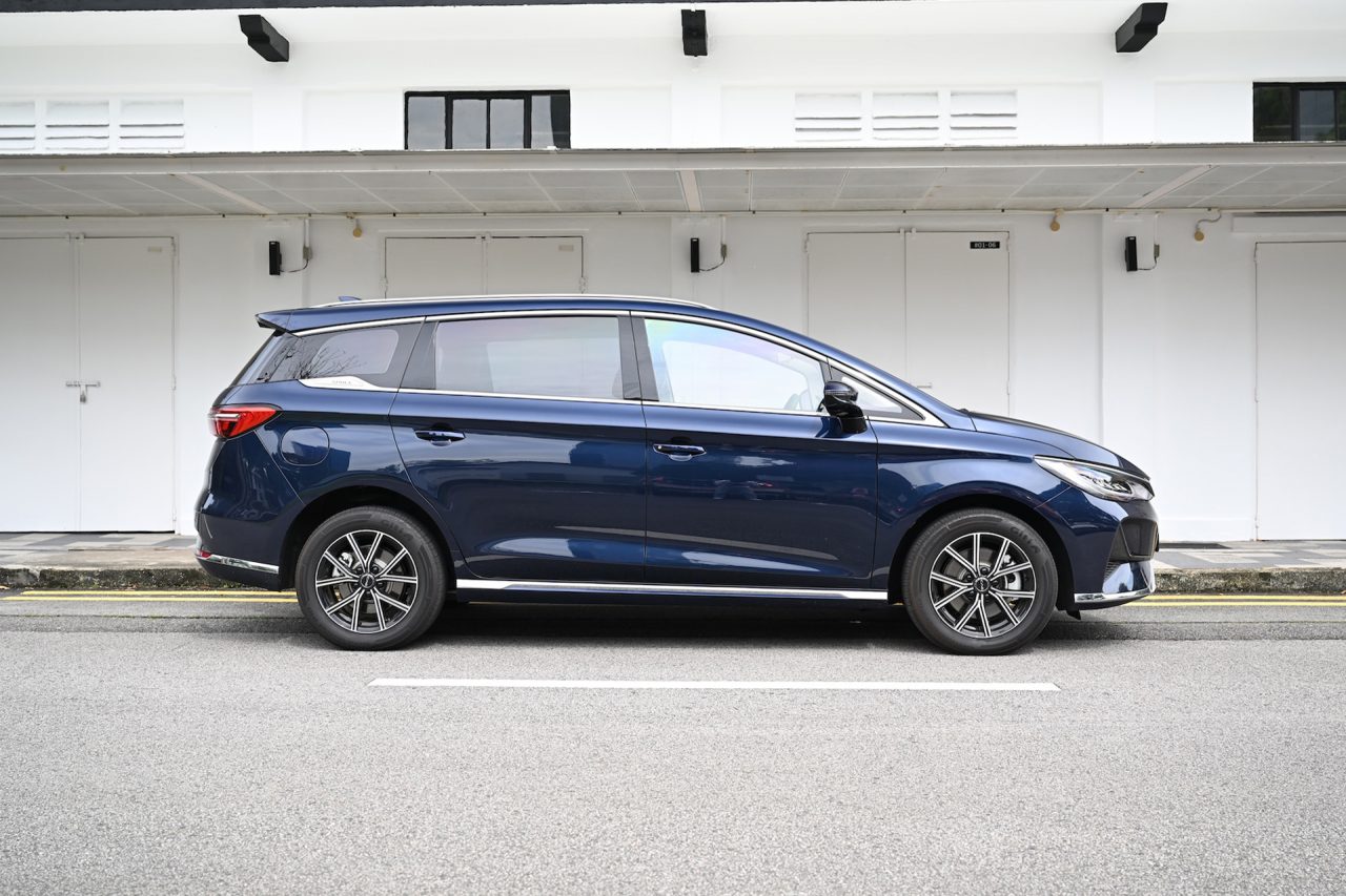 
								BYD M6 2025 full									