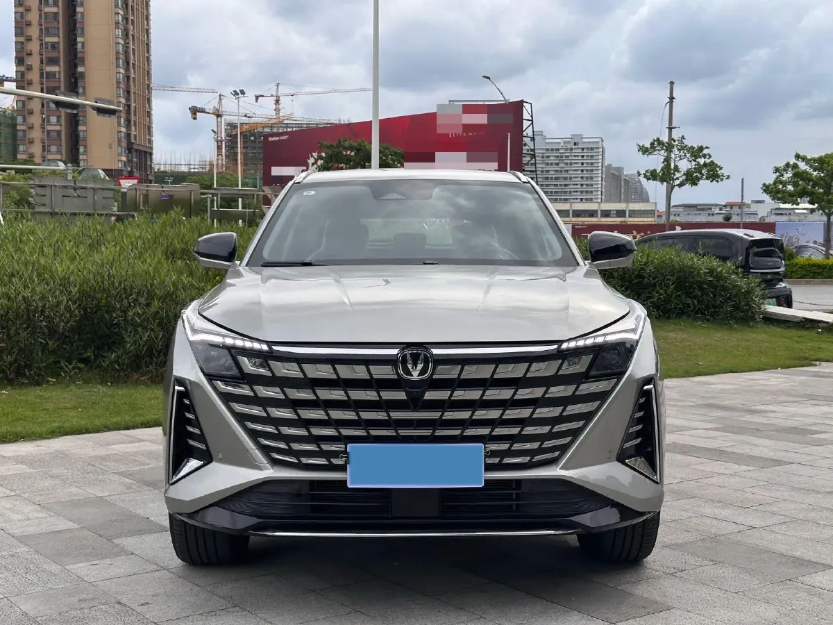 
								Used 2025 ChangAn UNI-Z 1.5T 188HP L4 7DCT full									