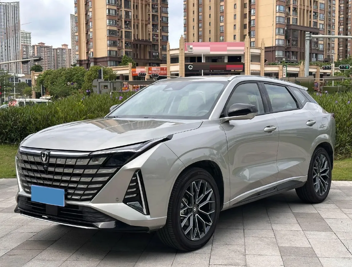 
								Used 2025 ChangAn UNI-Z 1.5T 188HP L4 7DCT full									
