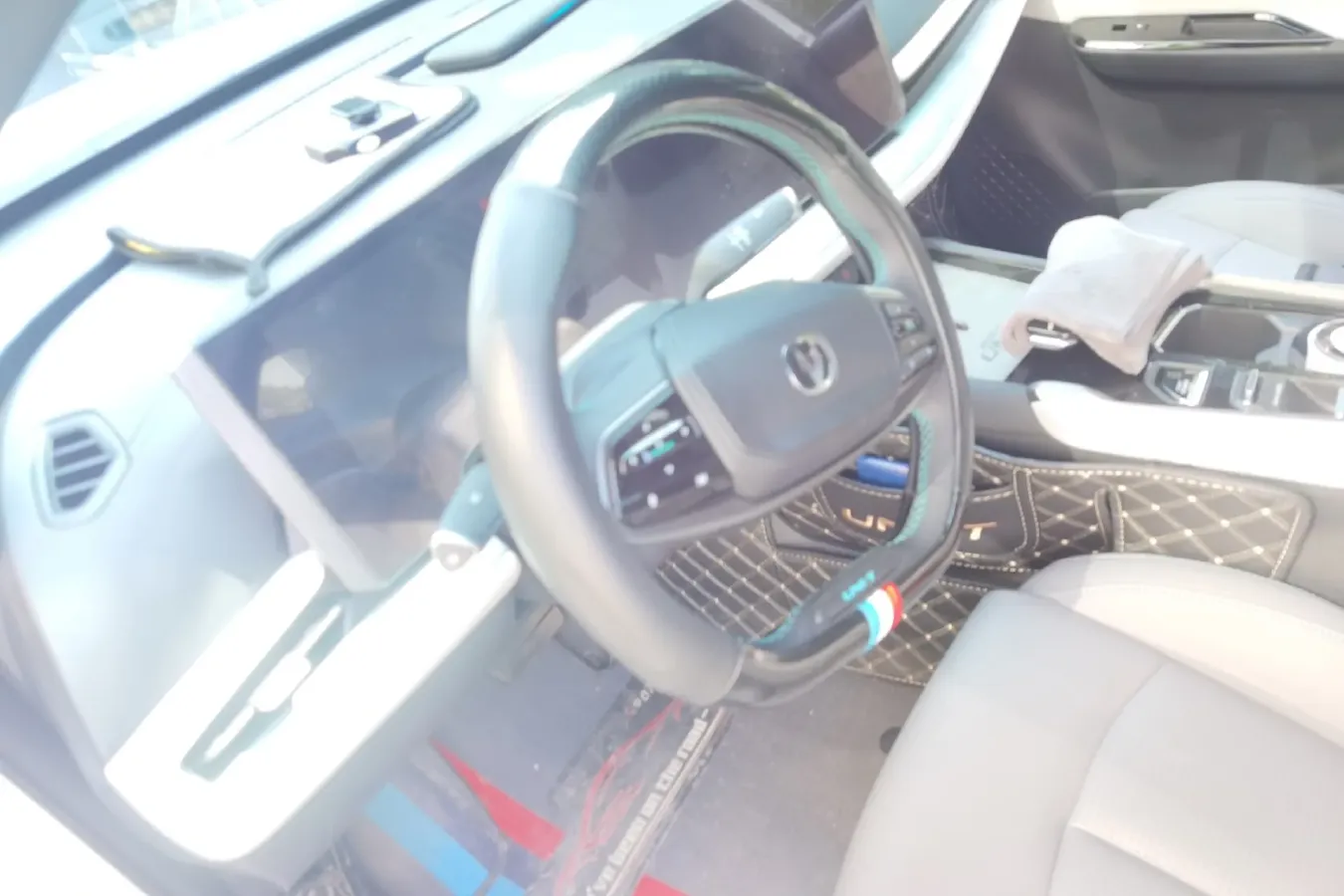 
								Used 2023 ChangAn UNI-T 1.5T 188HP L4 7DCT full									