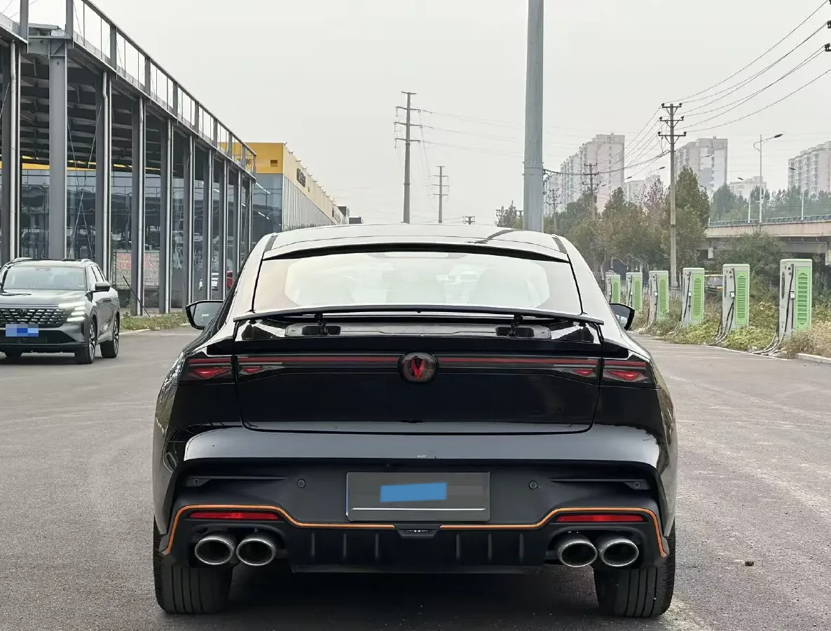 
								ChangAn UNI-V 2.0T 245HP L4 8AT full									