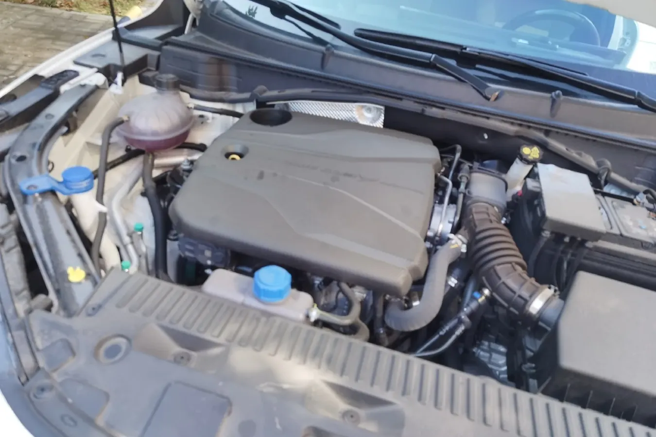 
								Used 2023 ChangAn UNI-T 1.5T 188HP L4 7DCT full									