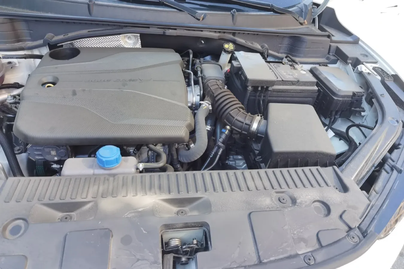 
								Used 2023 ChangAn UNI-T 1.5T 188HP L4 7DCT full									