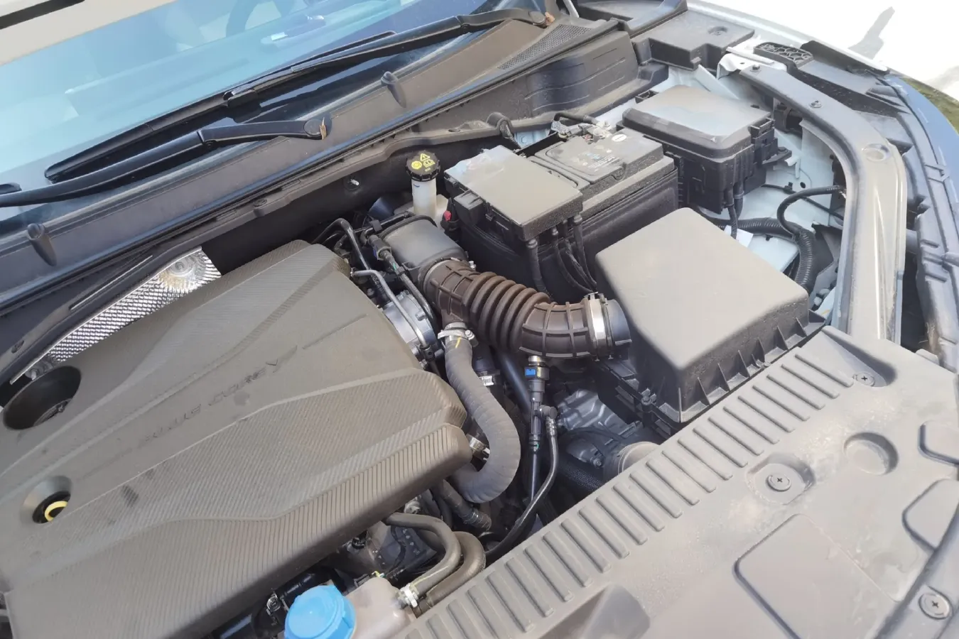 
								Used 2023 ChangAn UNI-T 1.5T 188HP L4 7DCT full									