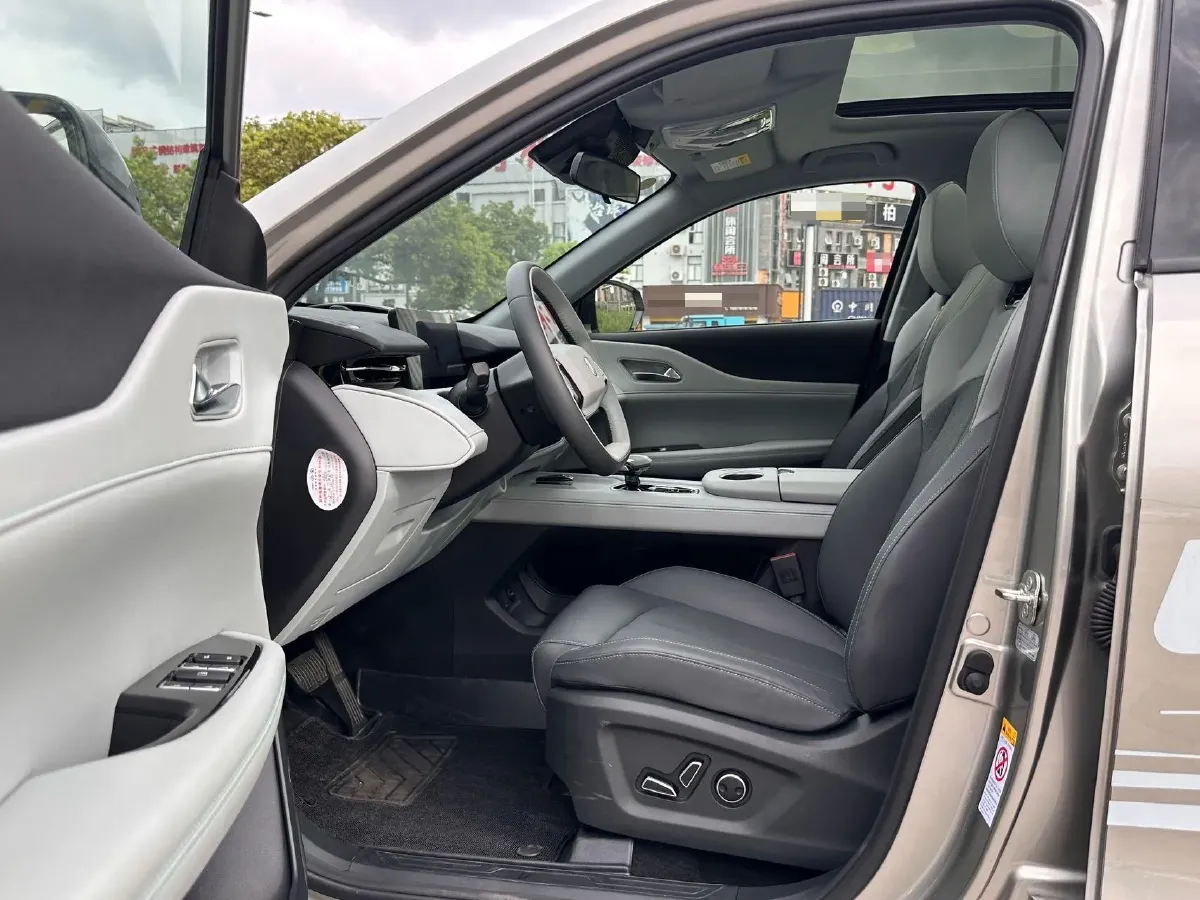 
								Used 2025 ChangAn UNI-Z 1.5T 188HP L4 7DCT full									