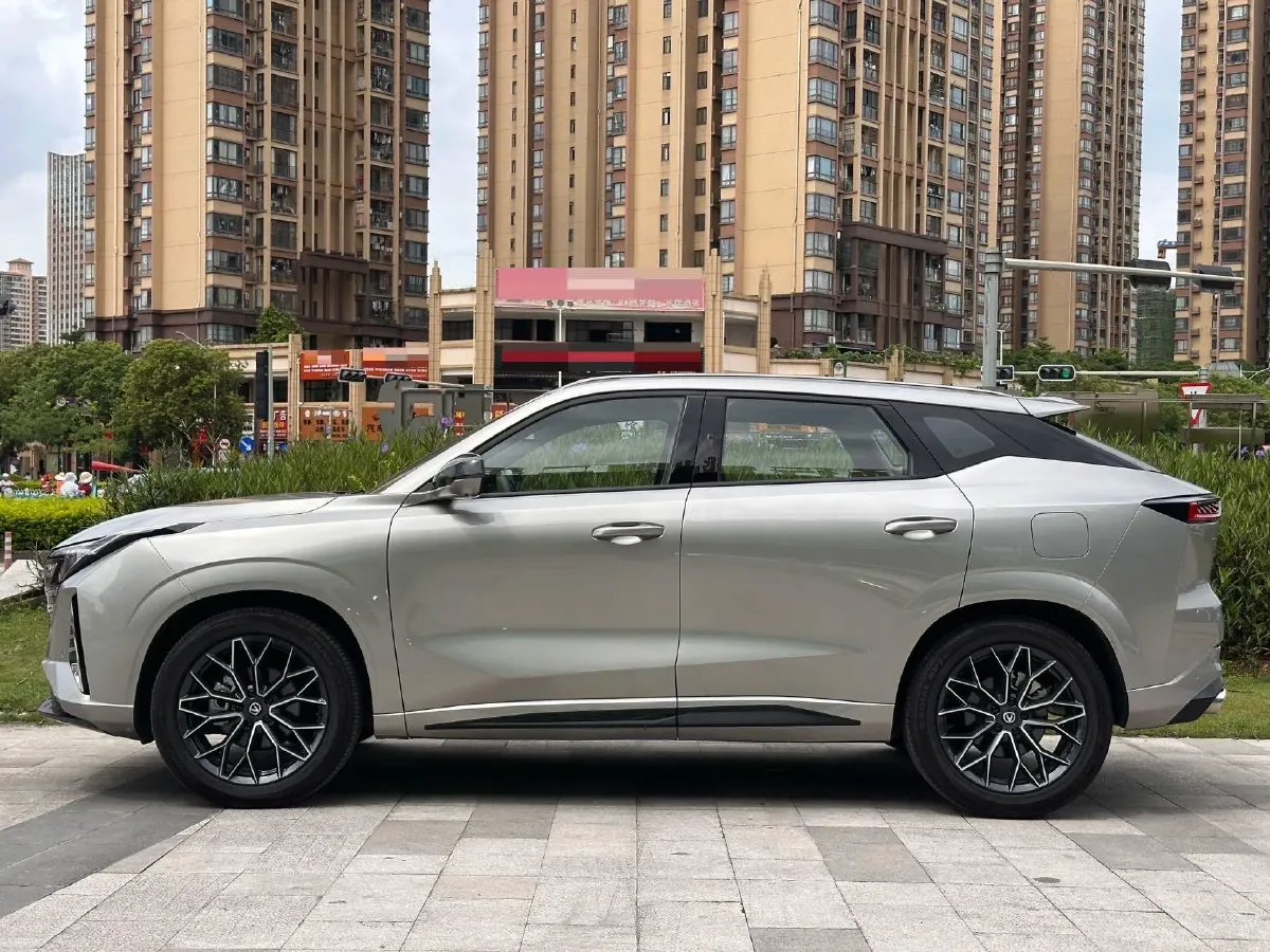 
								Used 2025 ChangAn UNI-Z 1.5T 188HP L4 7DCT full									