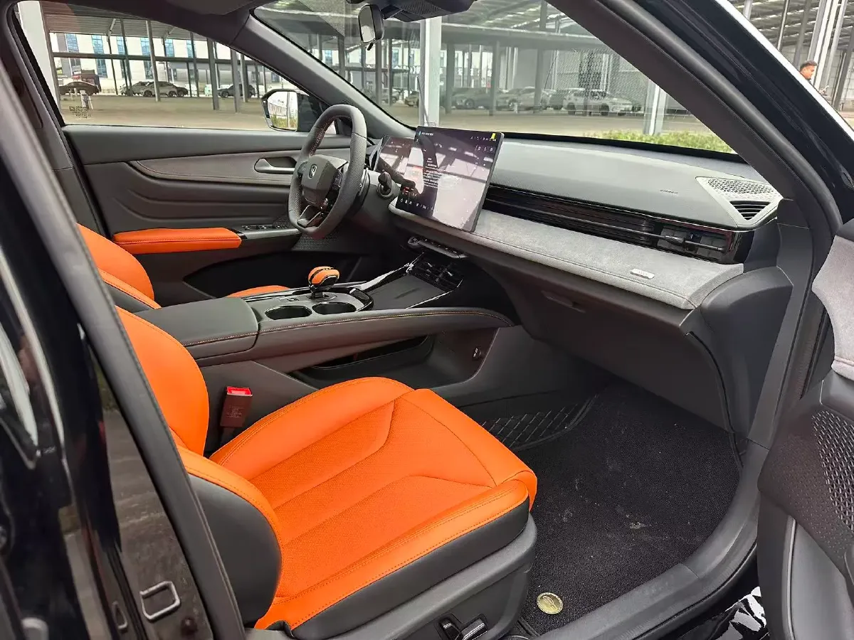 
								ChangAn UNI-V 2.0T 245HP L4 8AT full									