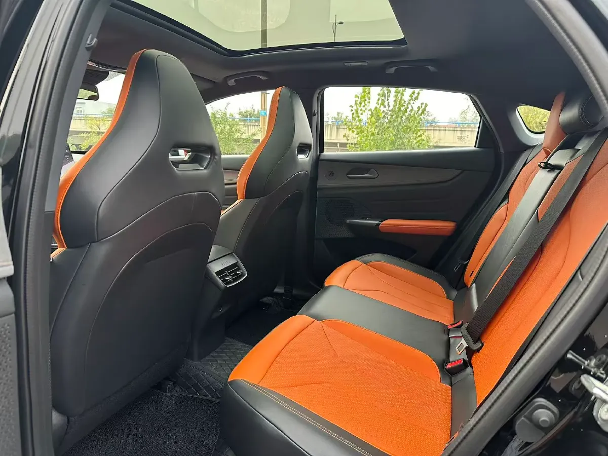 
								ChangAn UNI-V 2.0T 245HP L4 8AT full									