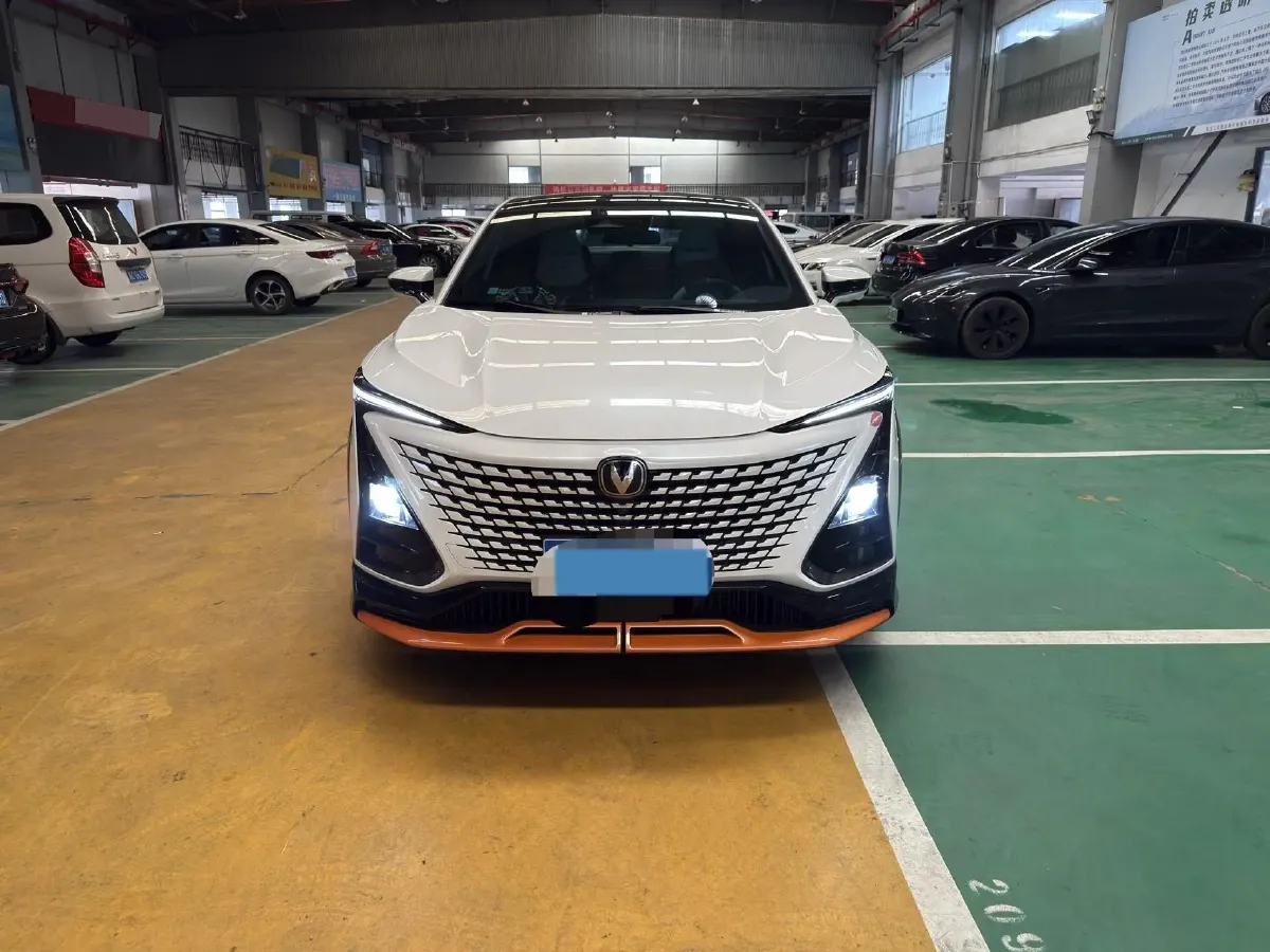 
								Used 2023 ChangAn UNI-T 1.5T 188HP L4 7DCT full									