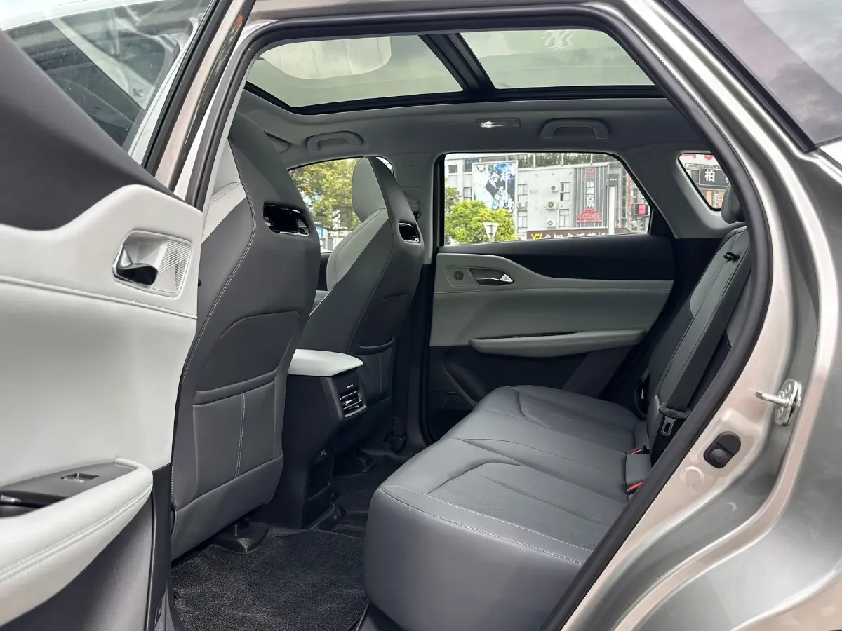 
								Used 2025 ChangAn UNI-Z 1.5T 188HP L4 7DCT full									