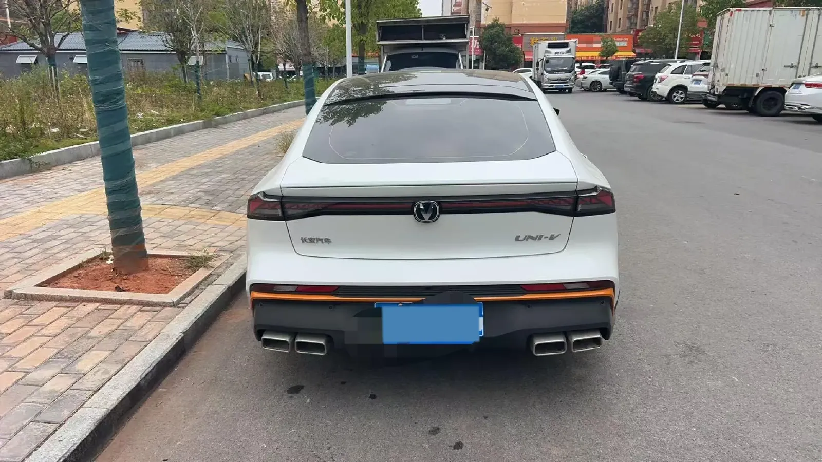 
								Used 2024 ChangAn UNI-V 1.5T 188HP L4 7DCT full									