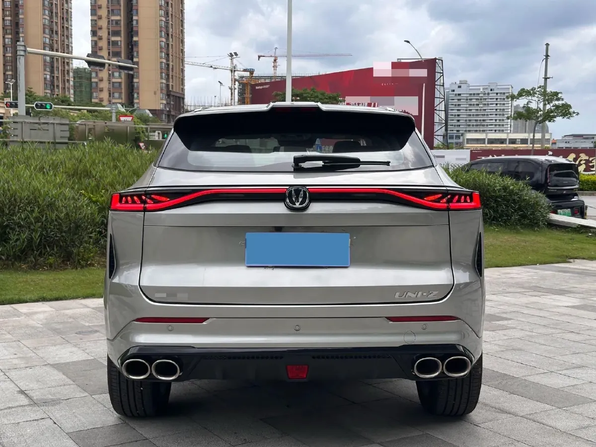 
								Used 2025 ChangAn UNI-Z 1.5T 188HP L4 7DCT full									