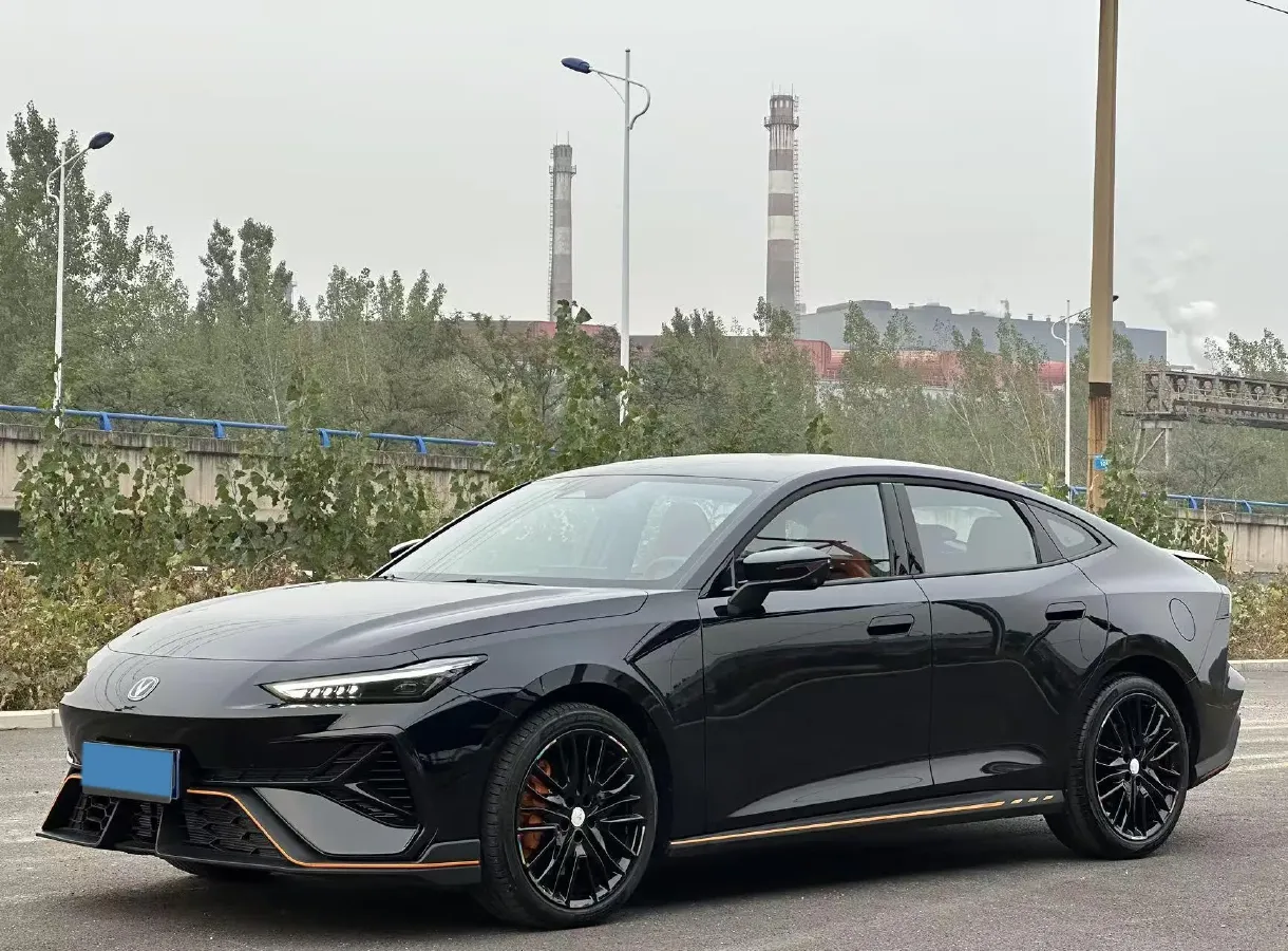 
								ChangAn UNI-V 2.0T 245HP L4 8AT full									