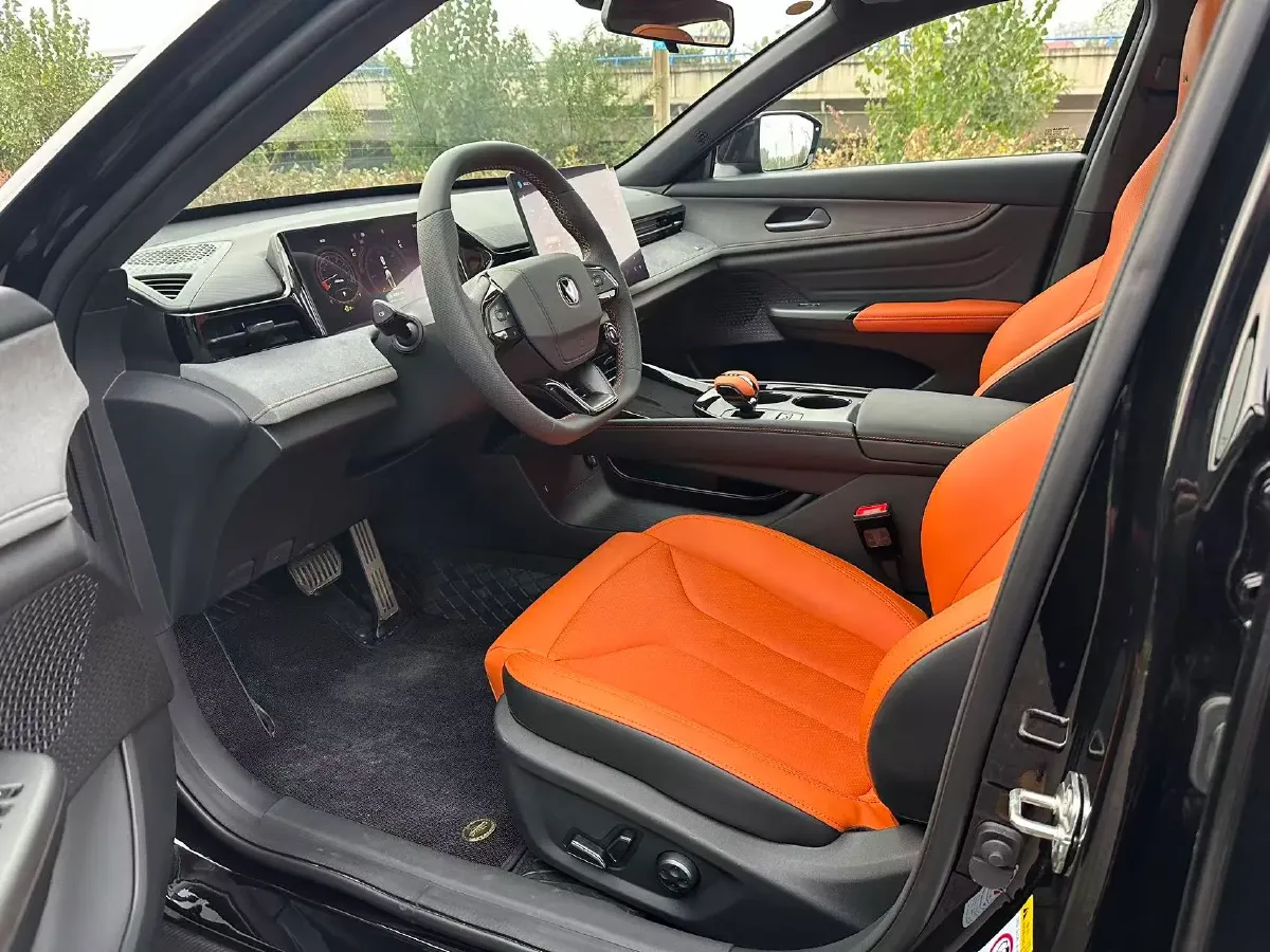 
								ChangAn UNI-V 2.0T 245HP L4 8AT full									