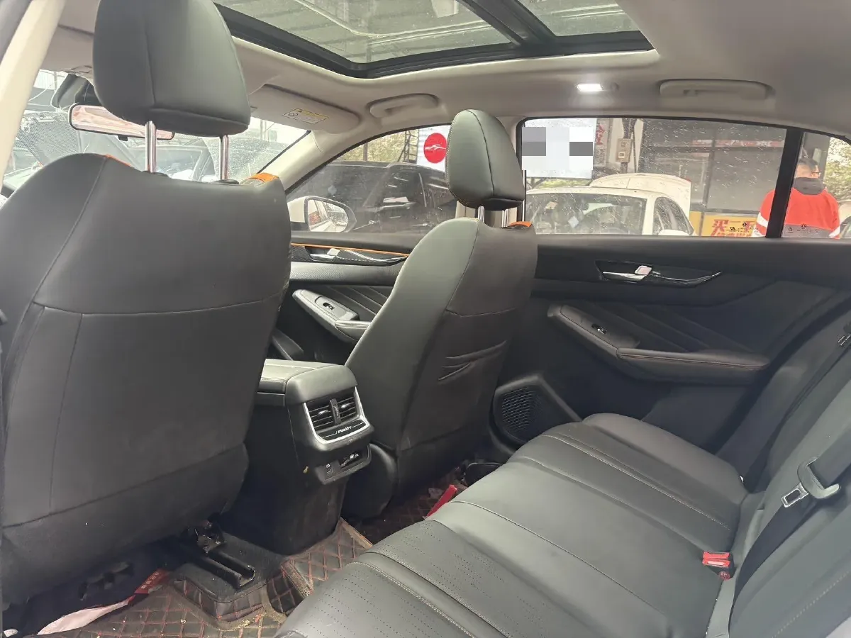 
								Used 2023 DongFeng Aeolus YiXuan MAX 1.5T 190HP L4 7DCT full									